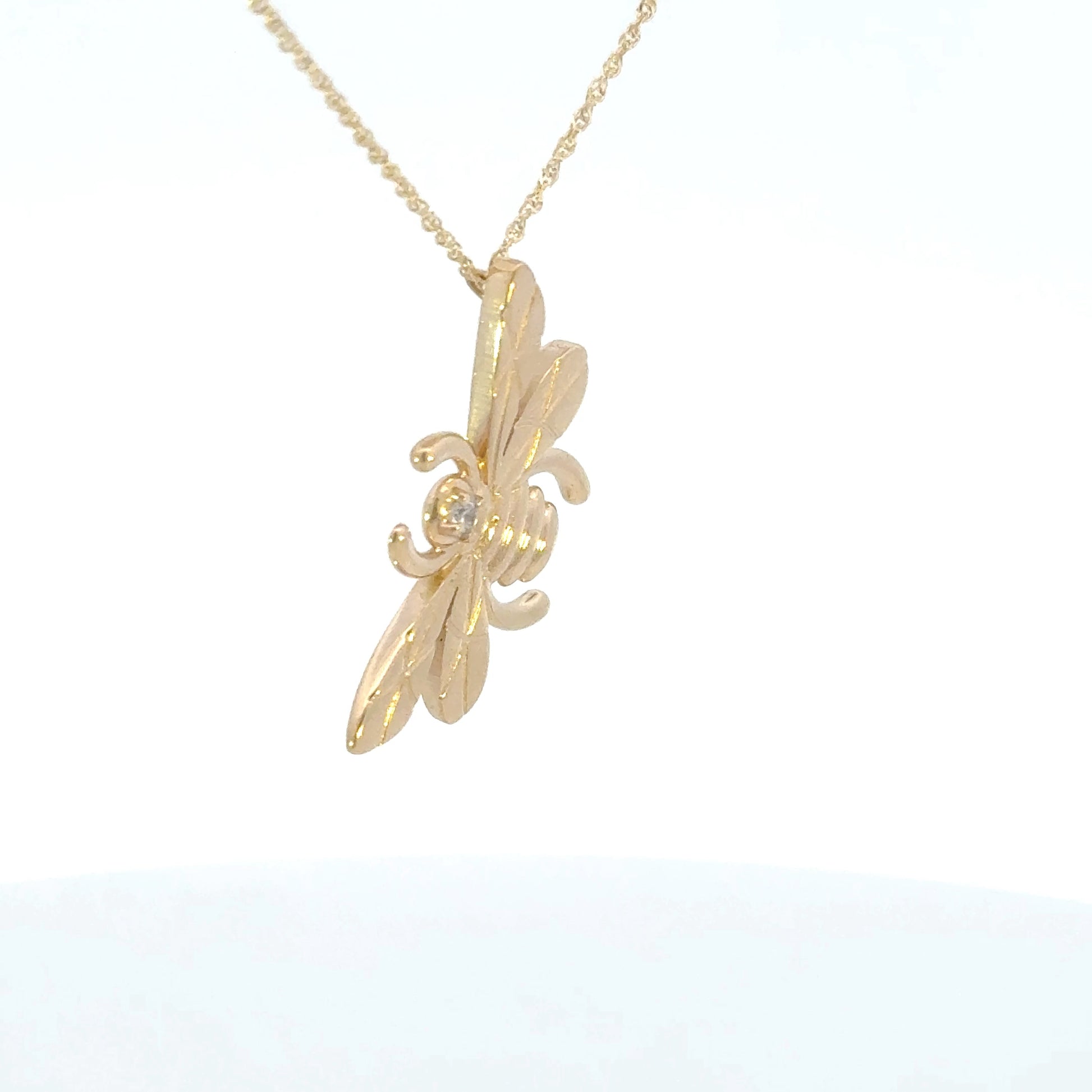14k Elegant Bee Pendant Necklace